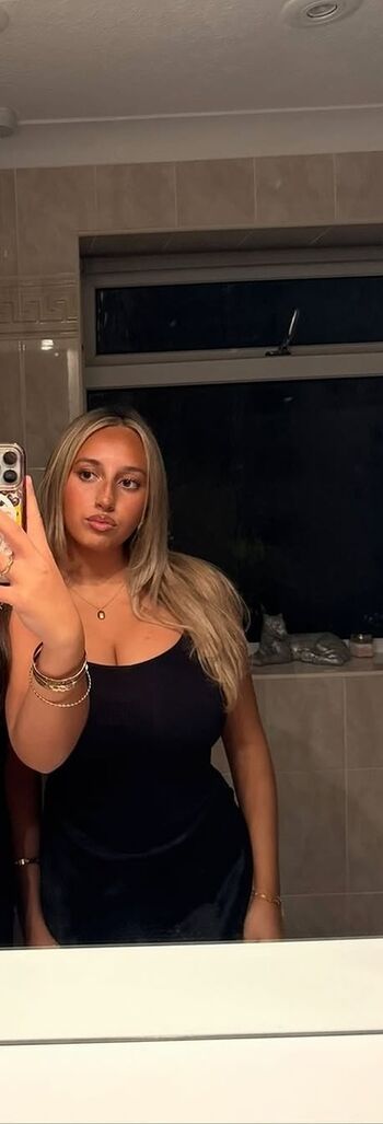 Amber Isabella