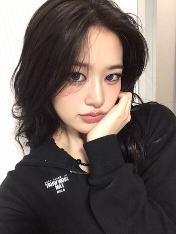 An Yujin 안유진 |