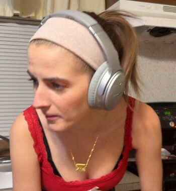 Caitlin Marie Reacts