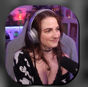 Caitlin Marie Reacts