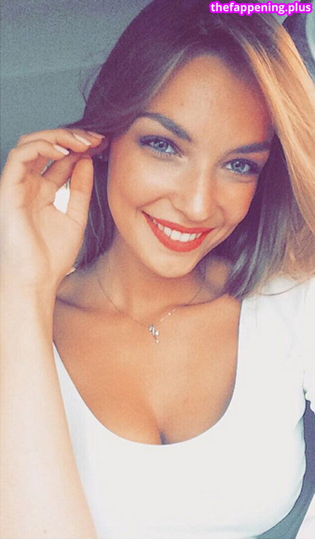 Cécile Fourrier 누드 OnlyFans 사진 #8