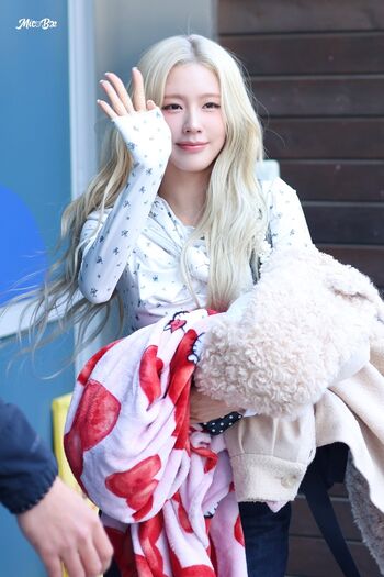 Cho Mi-yeon (Miyeon) - i-dle [(G)I-dle]