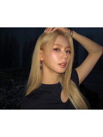 Cho Mi-yeon (Miyeon) - i-dle [(G)I-dle]