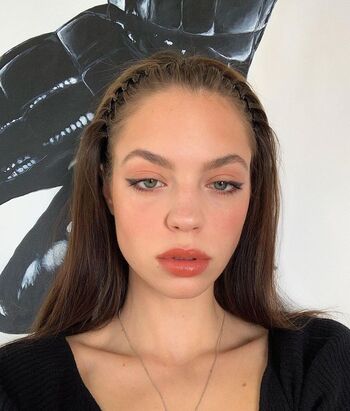 Claudia Sulewski