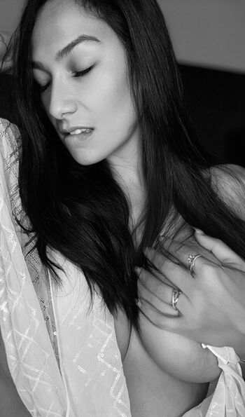Delila Dez Claw