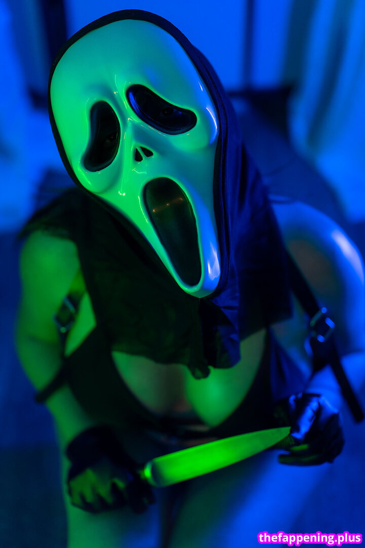 Ezy Summers Cosplay