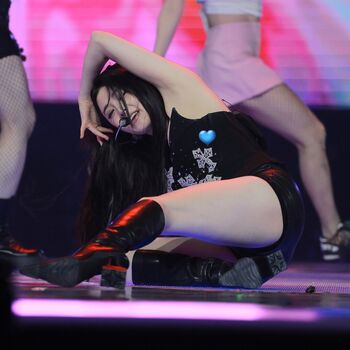 Huh Yunjin 허윤진