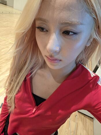 Huh Yunjin 허윤진