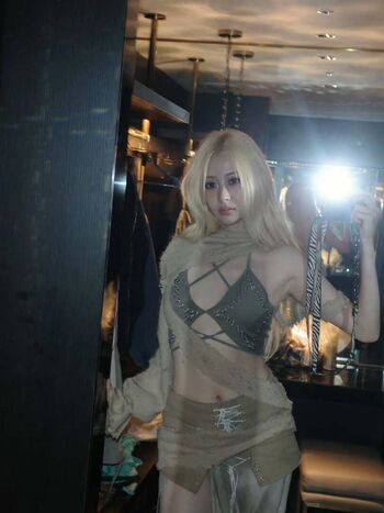 Huh Yunjin 허윤진