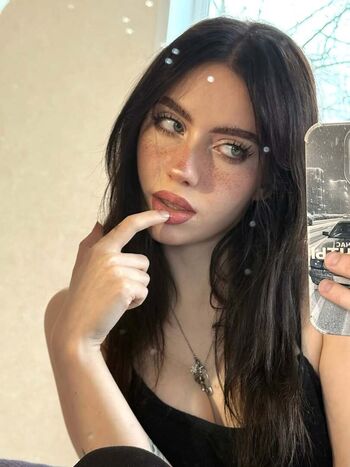 Irina minkina/ howeversnowy/rusian Billie eilish