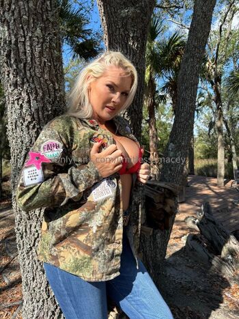 Lacey Evans