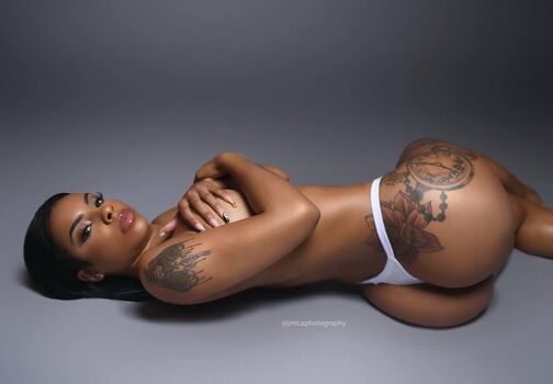 Lola Devine