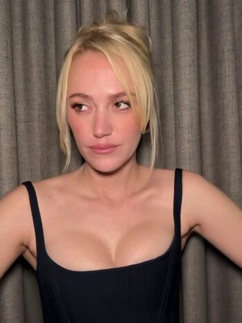 Maika Monroe