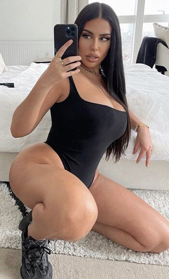Mandi Vakili