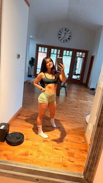 Mikayla Campinos