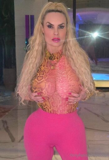 Nicole 