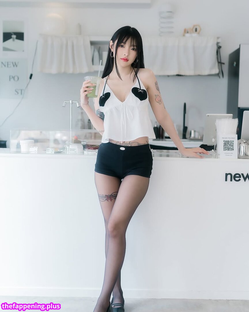 https: / nnewys Φωτογραφία Γυμνών OnlyFans #3