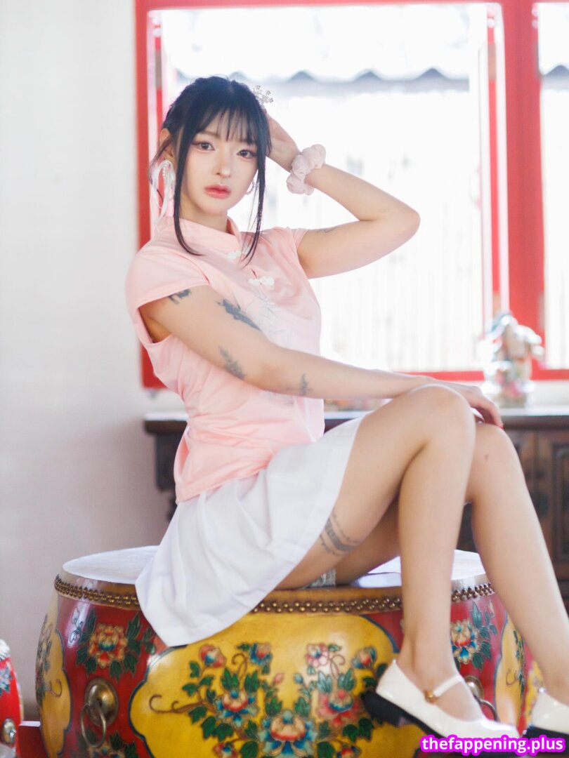 https: / nnewys Фото оголеного OnlyFans #30