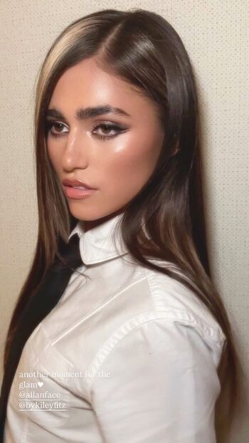 Rayna V