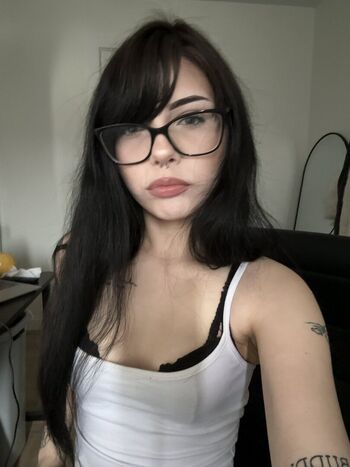 Sadgirlfetish