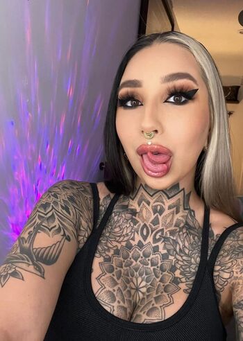 Split_tongue_bri