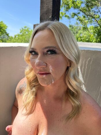 Swinging_texas_hotwife
