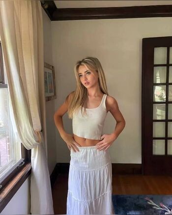 Tess Holloway