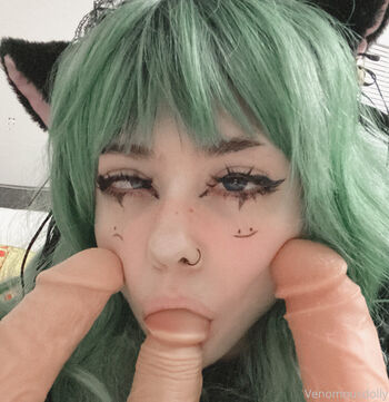 Venomous_dolly