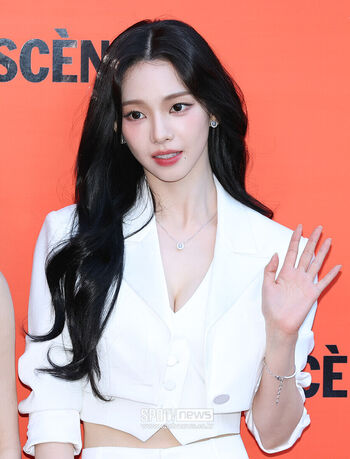 WomenK-pop
