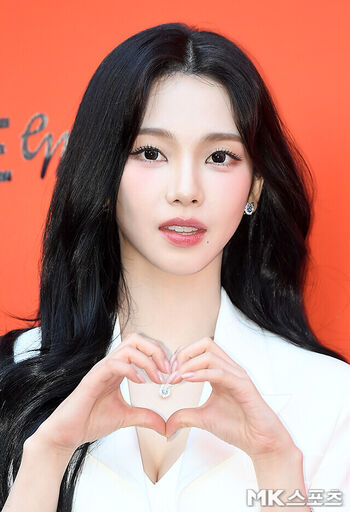 WomenK-pop