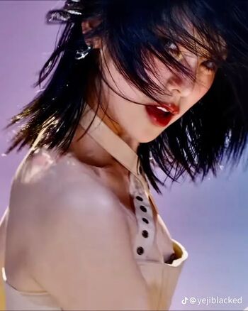 Yeji - ITZY (예지, Hwang Ye-ji)