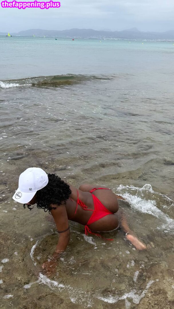 Yyaizabennett Naken OnlyFans Foto #2