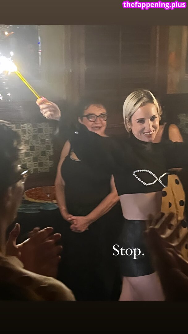 Zoe Lister Jones / https: / zoelisterjones 누드 OnlyFans 사진 #21