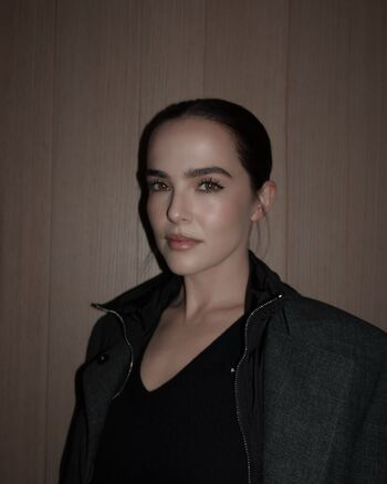 Zoey Deutch